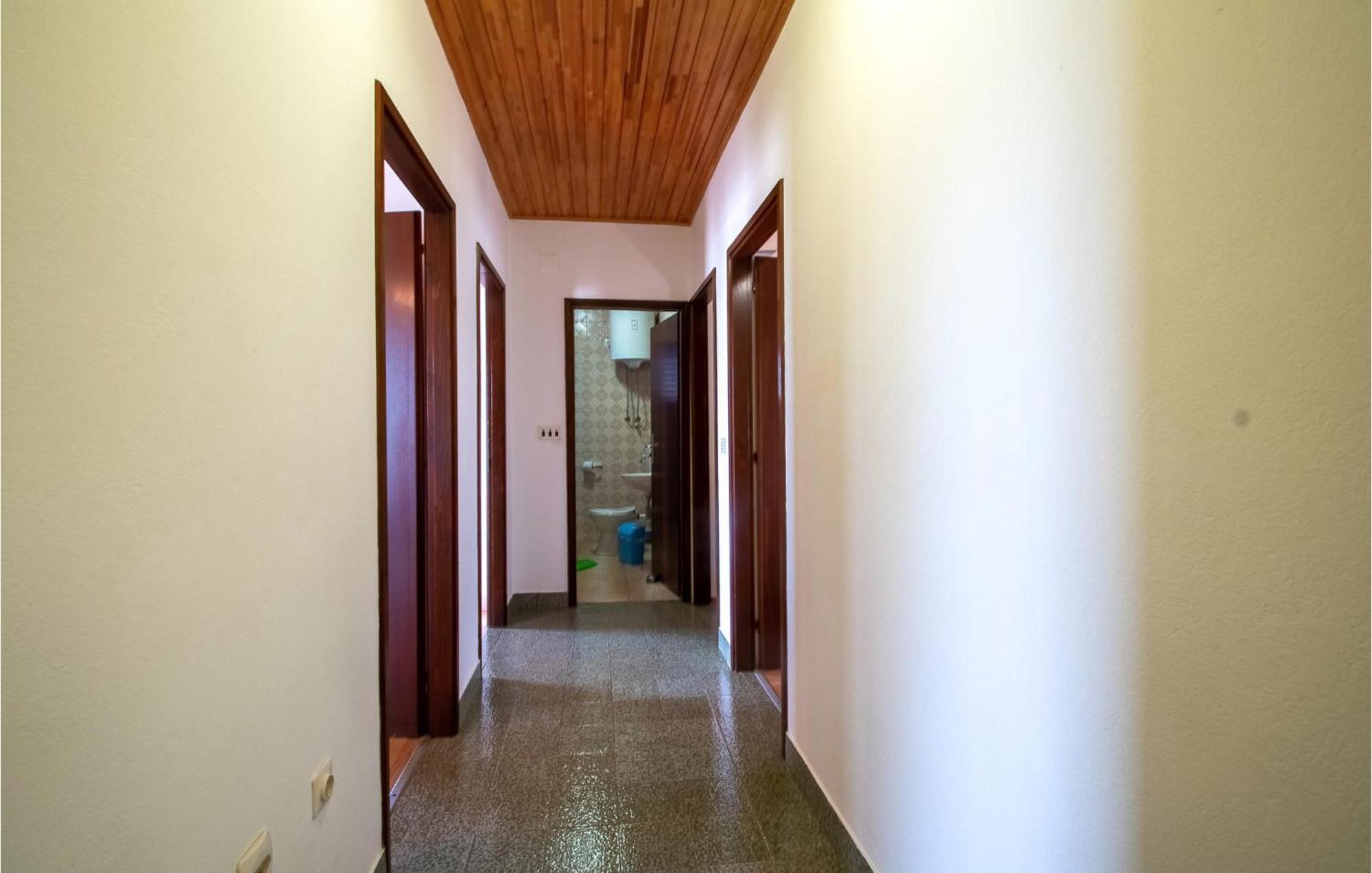 Beautiful Home In Prizba With Kitchen 外观 照片