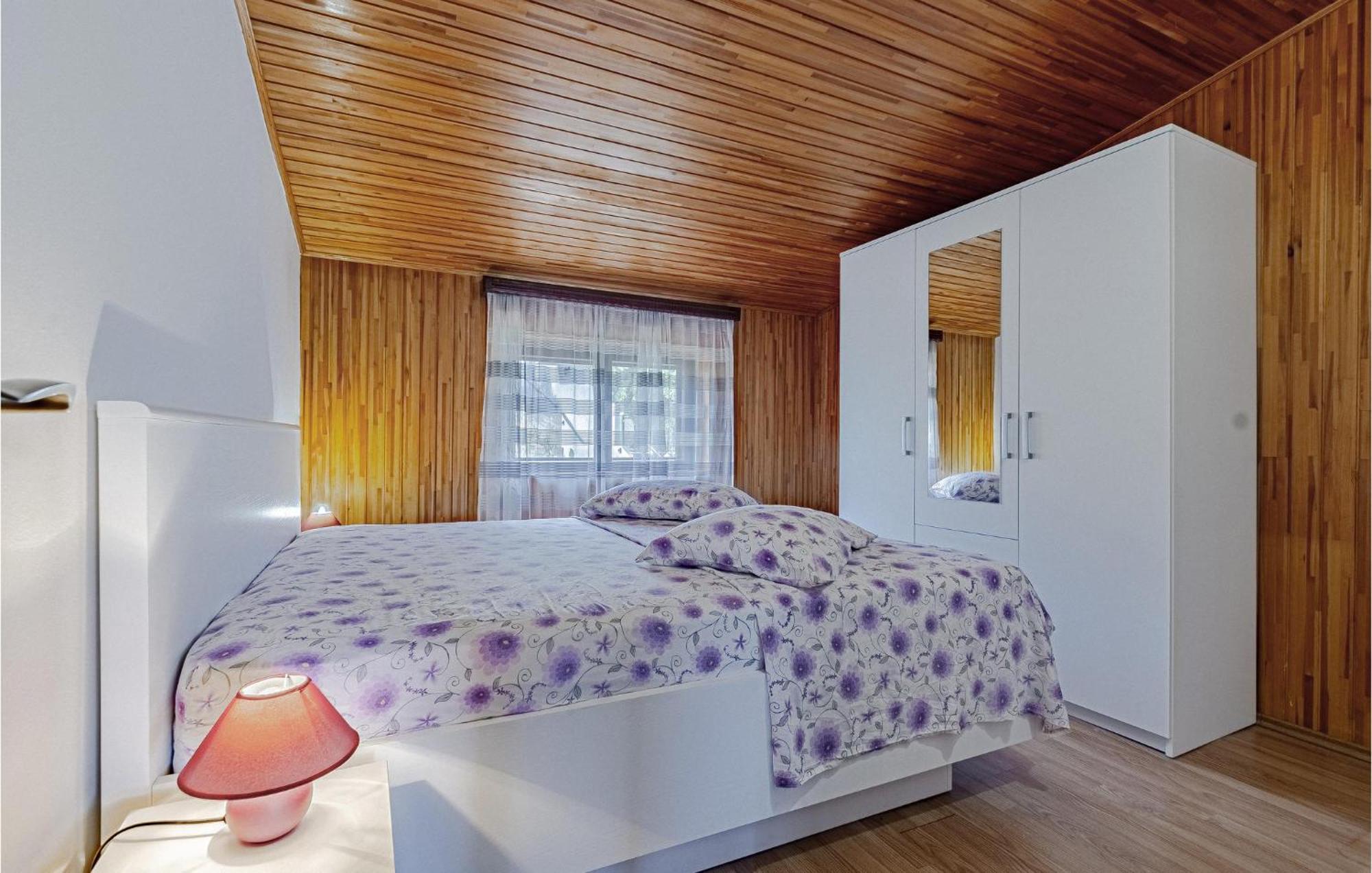Beautiful Home In Prizba With Kitchen 外观 照片