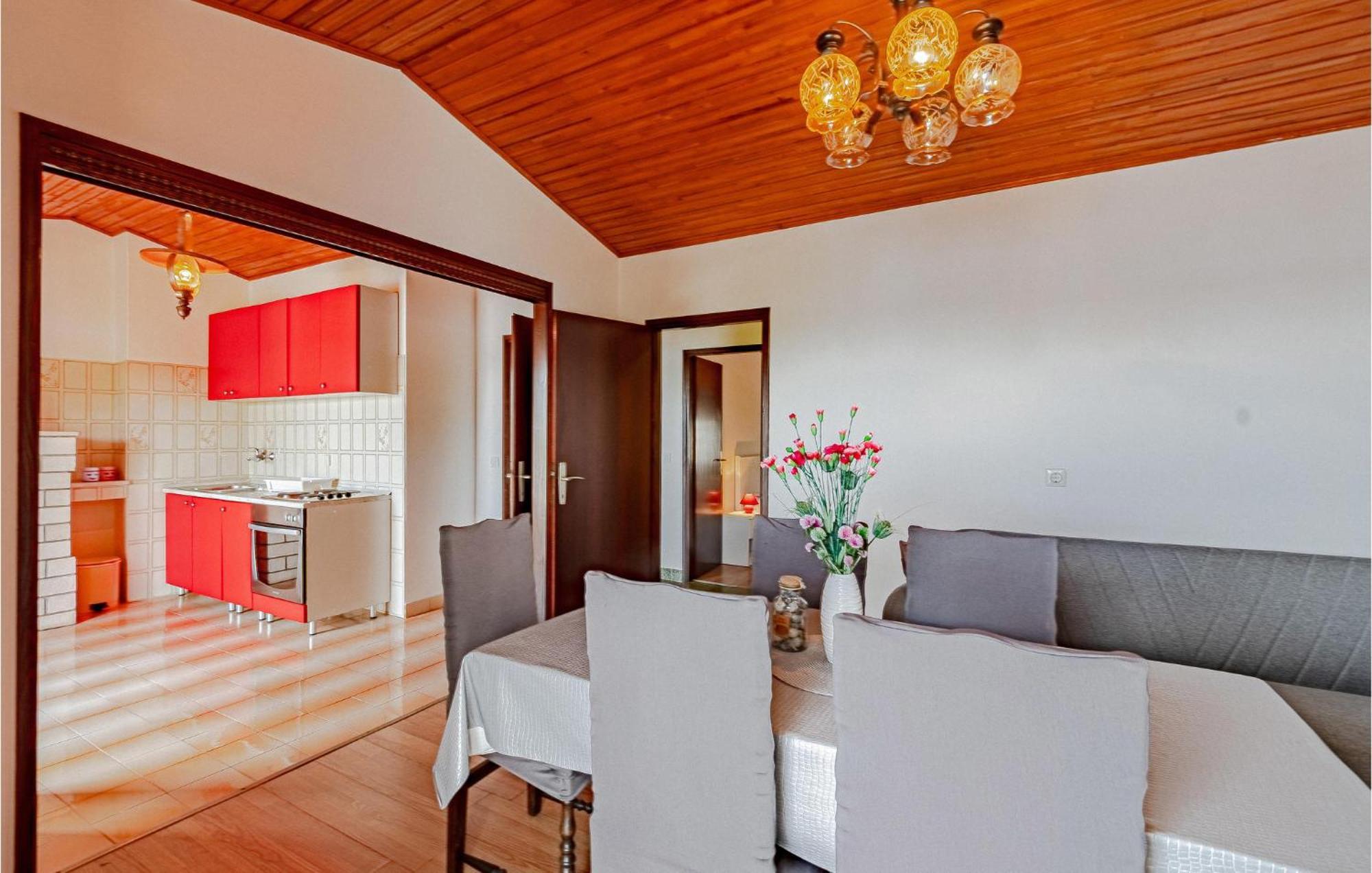 Beautiful Home In Prizba With Kitchen 外观 照片