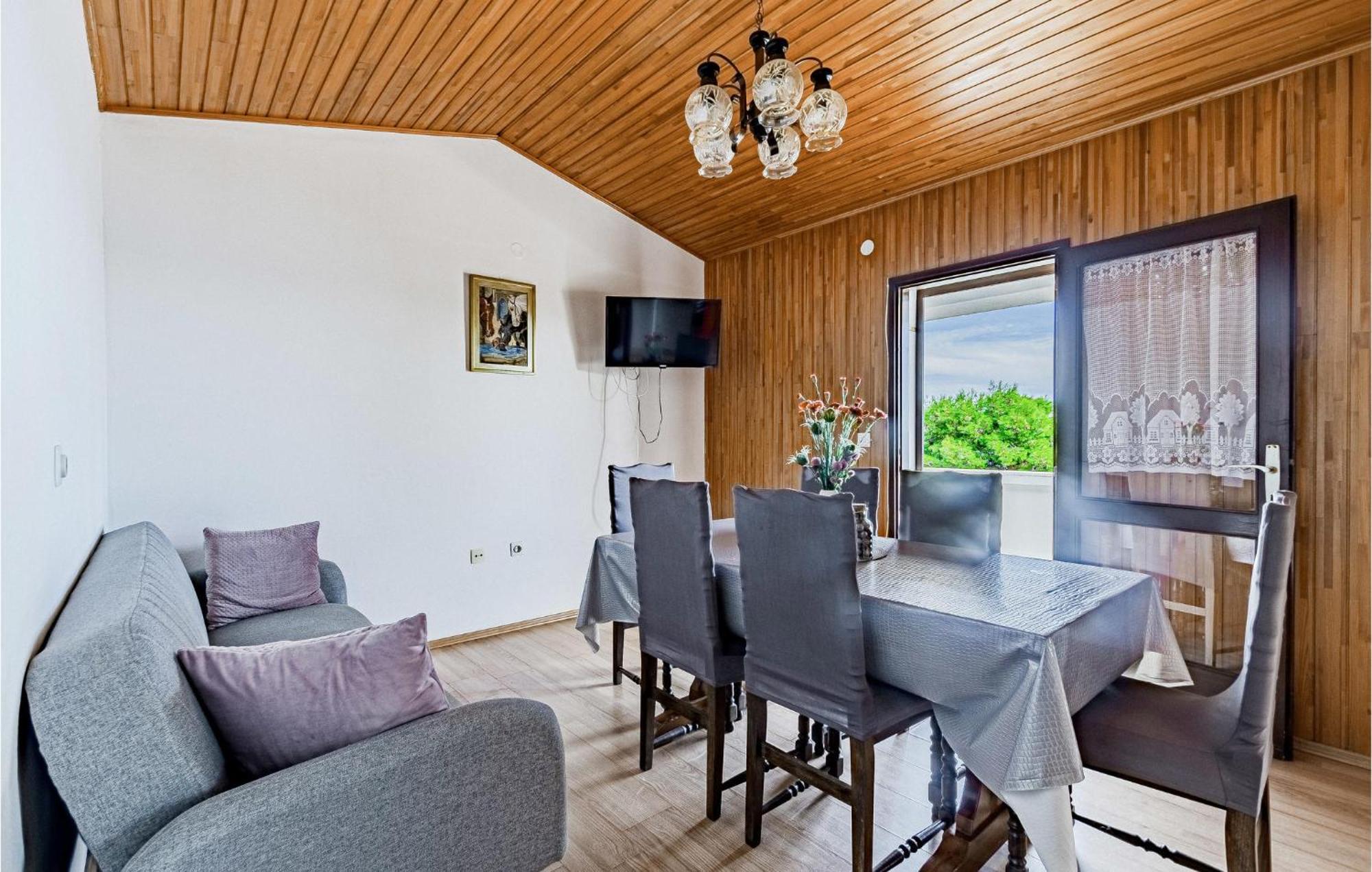 Beautiful Home In Prizba With Kitchen 外观 照片