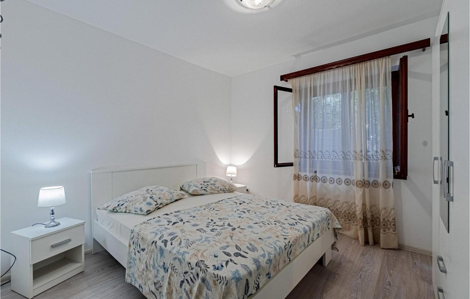 Beautiful Home In Prizba With Kitchen 外观 照片