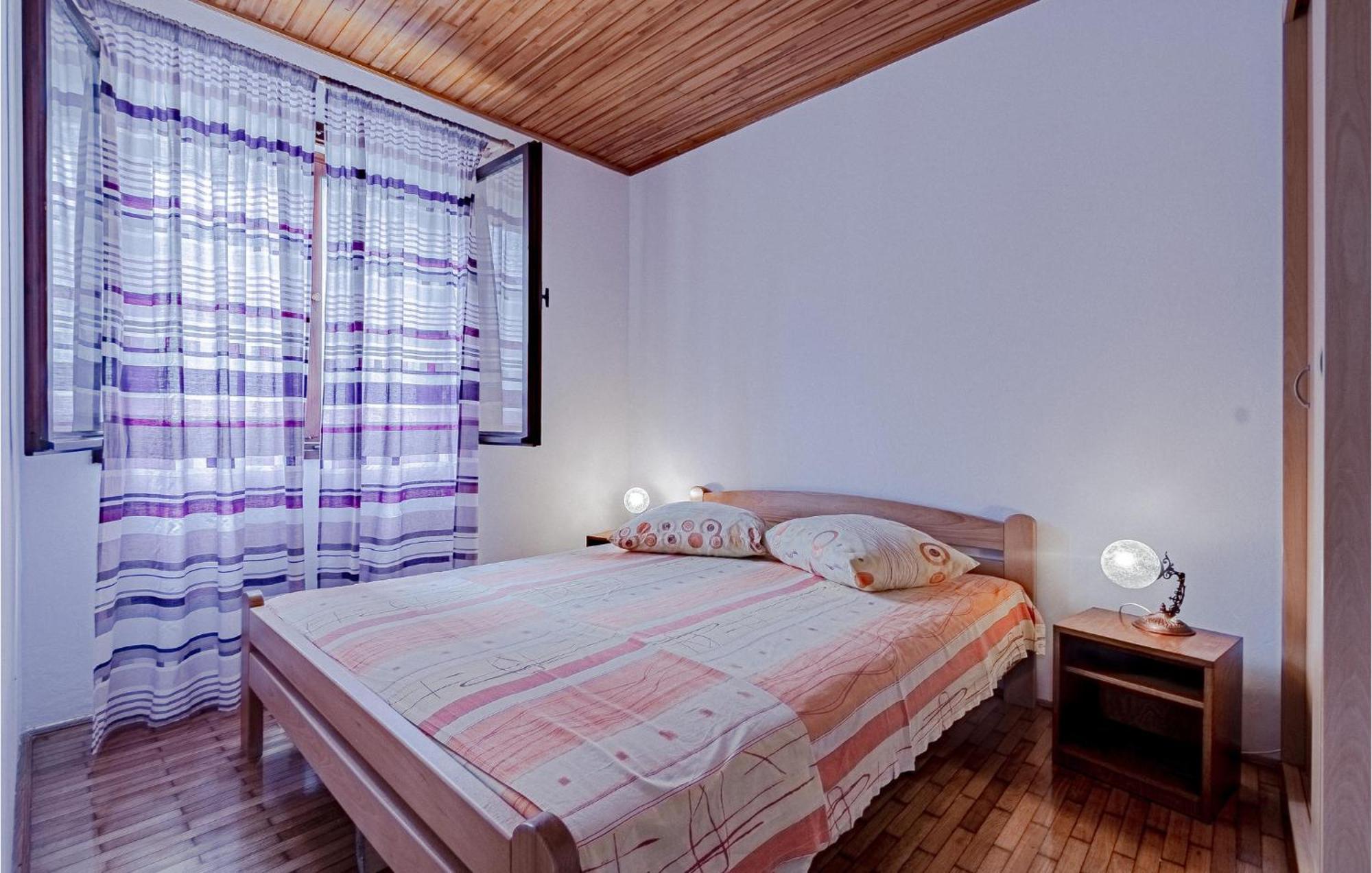 Beautiful Home In Prizba With Kitchen 外观 照片