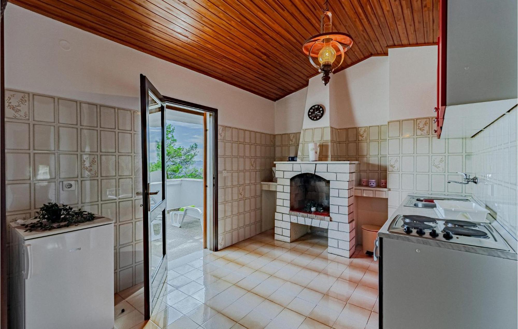 Beautiful Home In Prizba With Kitchen 外观 照片