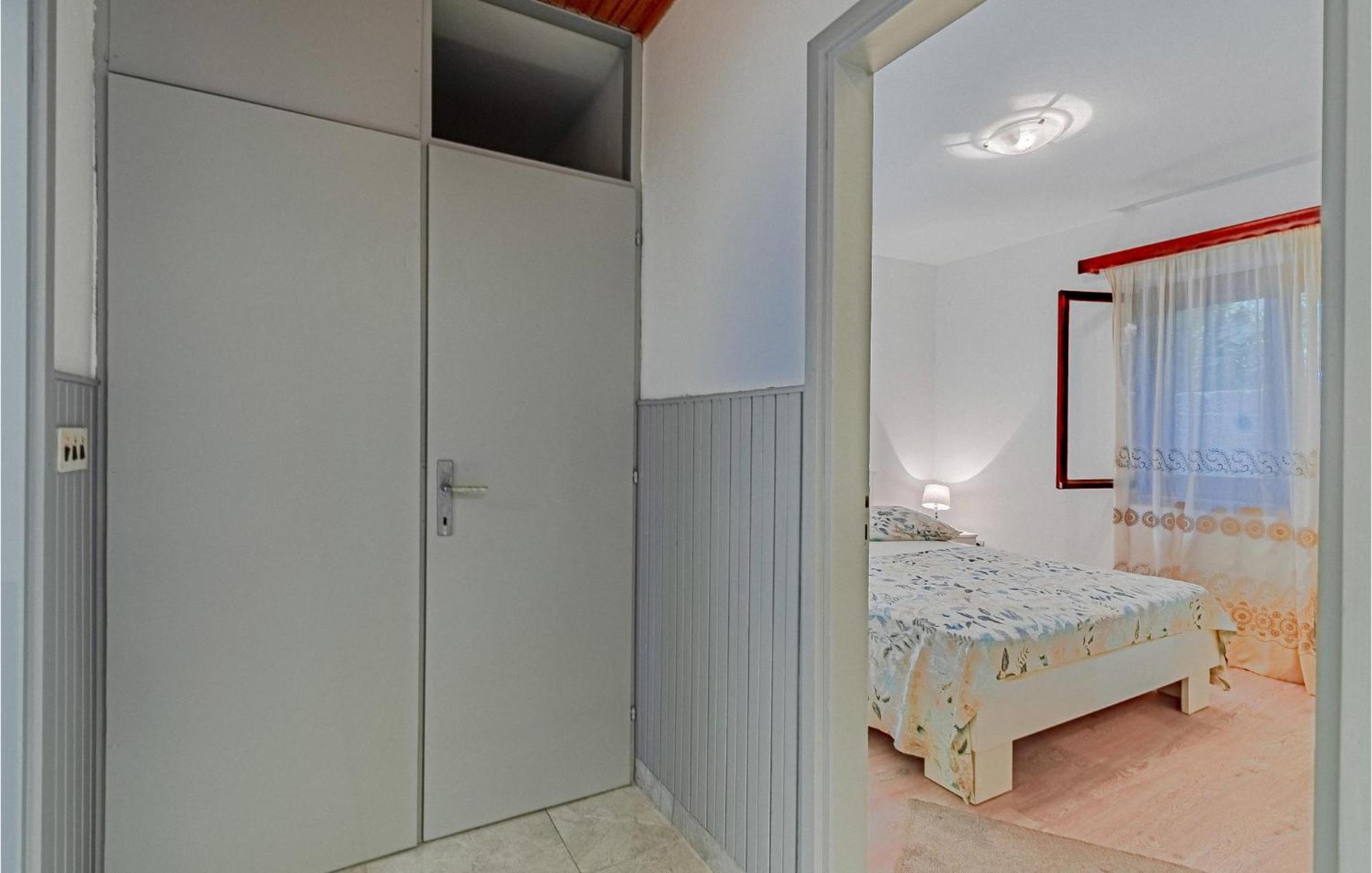 Beautiful Home In Prizba With Kitchen 外观 照片