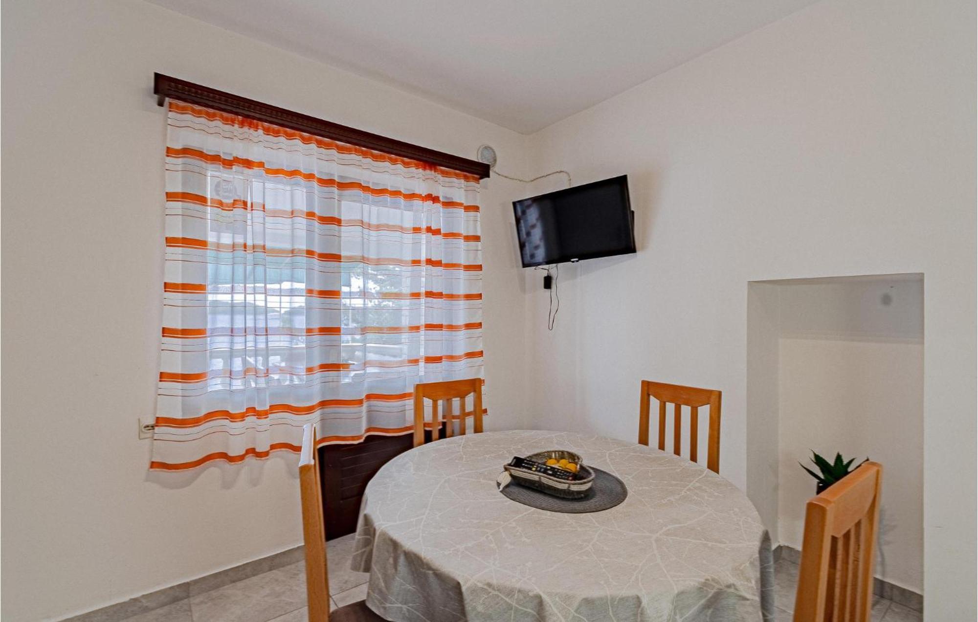 Beautiful Home In Prizba With Kitchen 外观 照片
