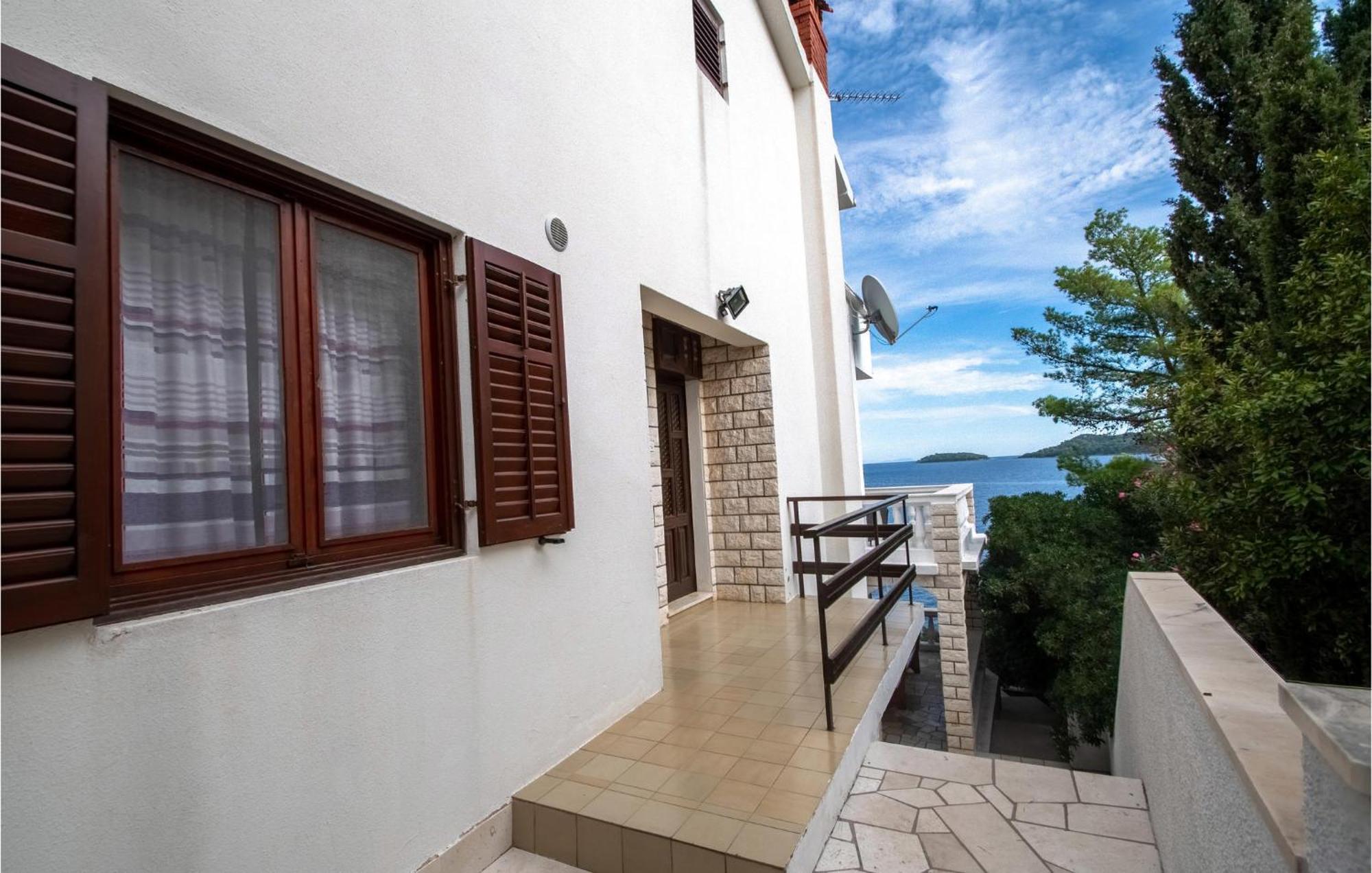 Beautiful Home In Prizba With Kitchen 外观 照片