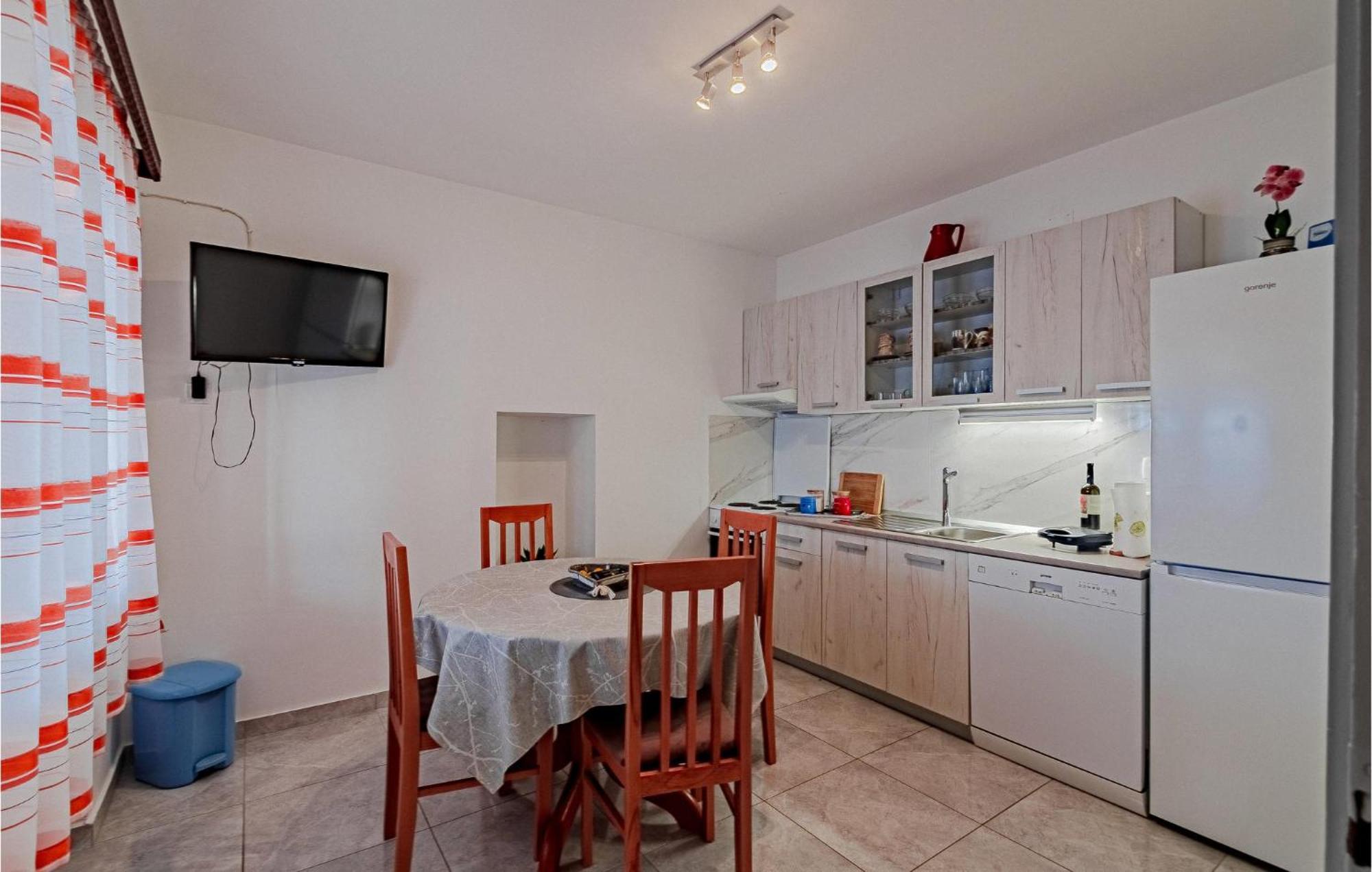 Beautiful Home In Prizba With Kitchen 外观 照片